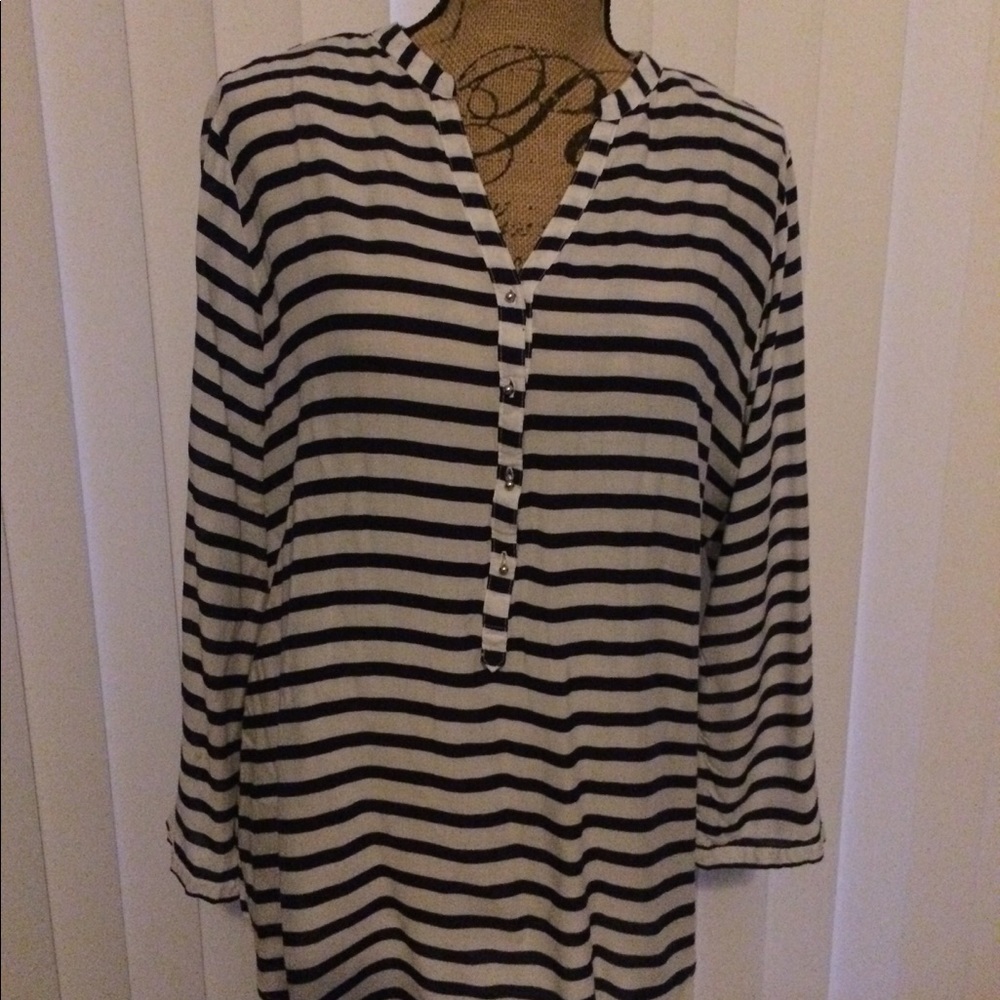 White and navy blue strip shirt size L